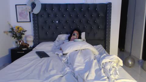 Snapshot of serenaroussee chatting on 01-06-25, 04:36 sararoussee online show from 01-06-25, 04:36