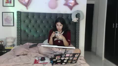 Snapshot of serenaroussee chatting on 03-06-25, 02:09 sararoussee online show from 03-06-25, 02:09