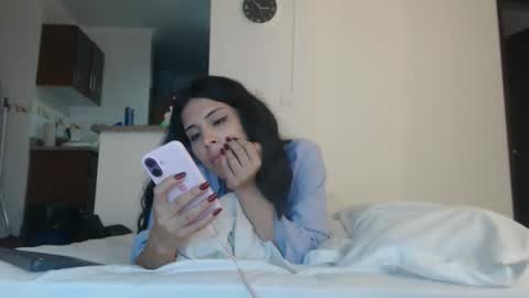 sararoussee online show from 12-17-25, 01:33