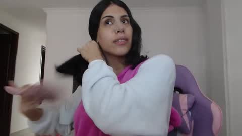 Snapshot of serenaroussee chatting on 04-17-26, 07:50 sararoussee online show from 04-17-26, 07:50