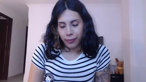 Snapshot of serenaroussee chatting on 04-23-26, 09:17 sararoussee online show from 04-23-26, 09:17