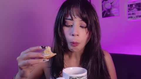 Snapshot of serenbleck chatting on 05-05-26, 10:23 Seren online show from 05-05-26, 10:23