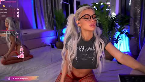 Snapshot of serene_sophiex chatting on 01-29-25, 09:17 Serene Sophiex online show from 01-29-25, 09:17