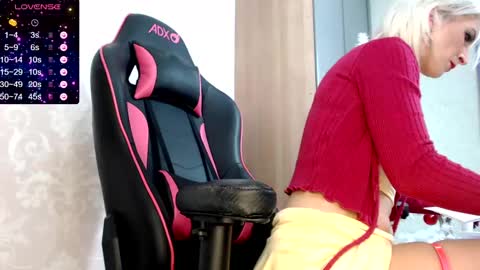 Snapshot of serenexxmilf chatting on 12-20-24, 07:12 serenexx  your MILF online show from 12-20-24, 07:12