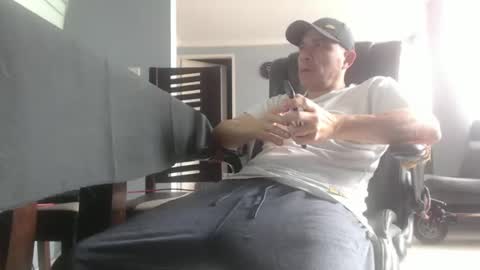 Snapshot of serioyhetero19 chatting on 01-07-25, 03:12 hetero serio discreto online show from 01-07-25, 03:12