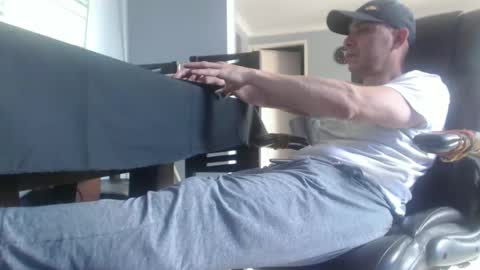 Snapshot of serioyhetero19 chatting on 01-08-25, 05:26 hetero serio discreto online show from 01-08-25, 05:26