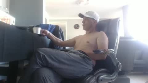 Snapshot of serioyhetero19 chatting on 01-14-25, 09:51 hetero serio discreto online show from 01-14-25, 09:51