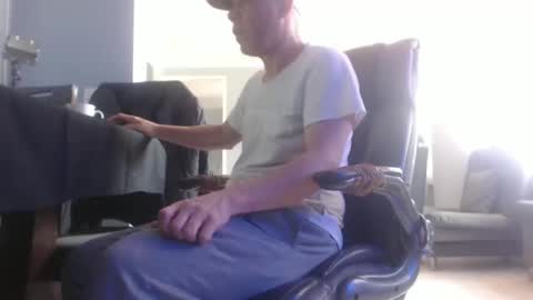 Snapshot of serioyhetero19 chatting on 01-15-25, 06:08 hetero serio discreto online show from 01-15-25, 06:08