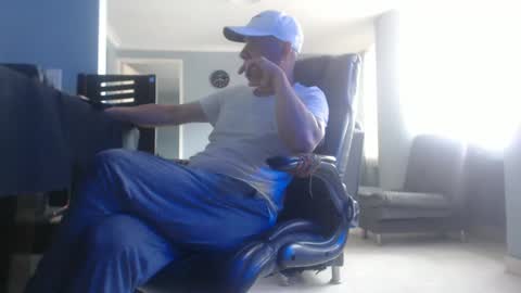 Snapshot of serioyhetero19 chatting on 01-24-25, 08:43 hetero serio discreto online show from 01-24-25, 08:43