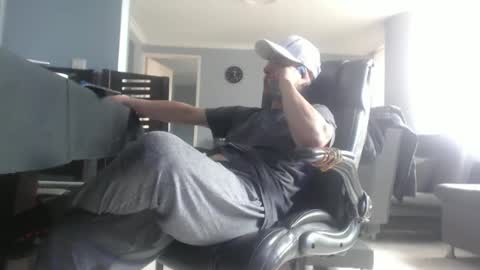 Snapshot of serioyhetero19 chatting on 02-14-25, 05:25 hetero serio discreto online show from 02-14-25, 05:25