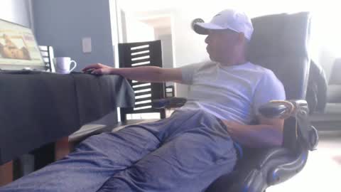 Snapshot of serioyhetero19 chatting on 02-20-25, 07:41 hetero serio discreto online show from 02-20-25, 07:41