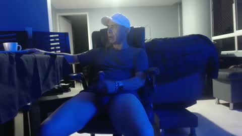 Snapshot of serioyhetero19 chatting on 02-23-25, 12:19 hetero serio discreto online show from 02-23-25, 12:19