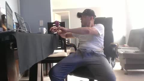 Snapshot of serioyhetero19 chatting on 02-27-25, 04:21 hetero serio discreto online show from 02-27-25, 04:21