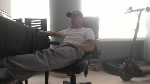 Snapshot of serioyhetero19 chatting on 03-08-25, 06:16 hetero serio discreto online show from 03-08-25, 06:16