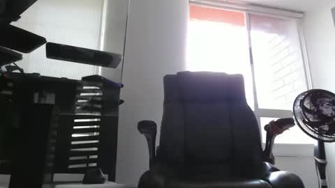 Snapshot of serioyhetero19 chatting on 10-04-25, 07:01 hetero serio discreto online show from 10-04-25, 07:01