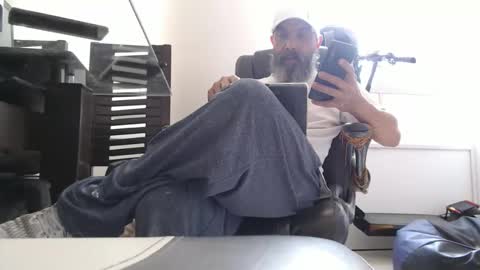 Snapshot of serioyhetero19 chatting on 10-06-25, 07:22 hetero serio discreto online show from 10-06-25, 07:22