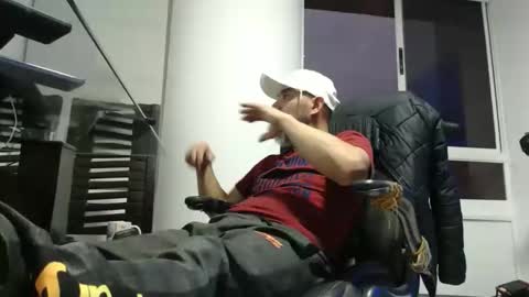 Snapshot of serioyhetero19 chatting on 10-17-25, 10:56 hetero serio discreto online show from 10-17-25, 10:56