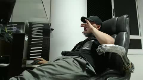 Snapshot of serioyhetero19 chatting on 04-08-26, 12:32 hetero serio discreto online show from 04-08-26, 12:32