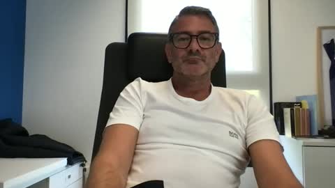 Snapshot of sesamechris92 chatting on 09-08-25, 04:39 sesamechris92 online show from 09-08-25, 04:39