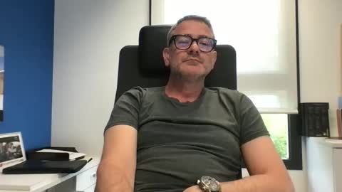 sesamechris92 online show from 05-18-26, 04:13