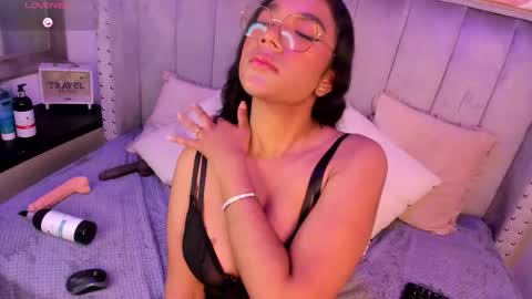 Snapshot of seshat_hitt chatting on 10-18-25, 04:26 Seshat online show from 10-18-25, 04:26