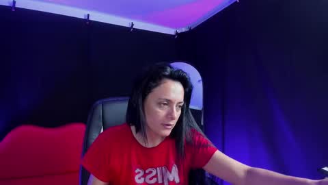 Snapshot of sesymilf chatting on 10-12-25, 04:33 LUCERO online show from 10-12-25, 04:33