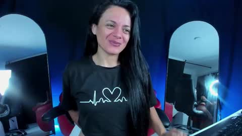 Snapshot of sesymilf chatting on 10-24-25, 03:47 LUCERO online show from 10-24-25, 03:47