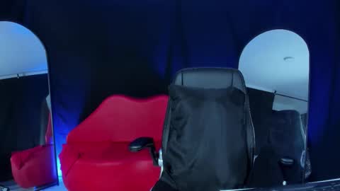 Snapshot of sesymilf chatting on 11-26-25, 02:45 LUCERO online show from 11-26-25, 02:45