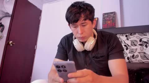 Snapshot of setsuna_10 chatting on 10-23-25, 02:33 david  online show from 10-23-25, 02:33