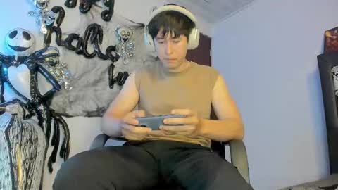 Snapshot of setsuna_10 chatting on 10-29-25, 02:03 david  online show from 10-29-25, 02:03