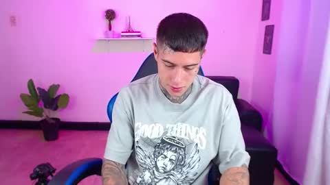 Snapshot of setthomas chatting on 09-23-25, 02:09 Thomas online show from 09-23-25, 02:09