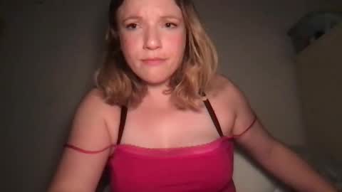 Snapshot of seturselfonfyre chatting on 09-23-25, 06:38 seturselfonfyre online show from 09-23-25, 06:38