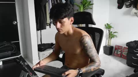 sex_love_sweat online show from 04-28-26, 07:52