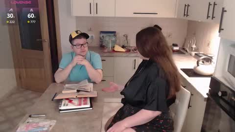 Roxy Kate Mary Alex Arnold online show from 11-27-25, 04:14