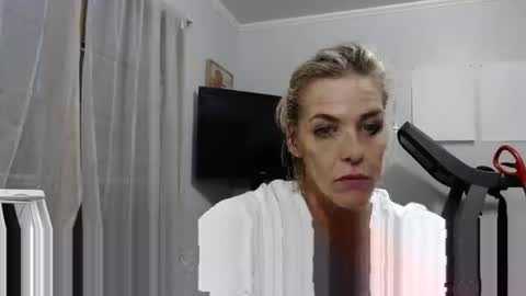 Snapshot of sexi_chrisly chatting on 11-16-25, 07:03 Sexi Chrisly online show from 11-16-25, 07:03