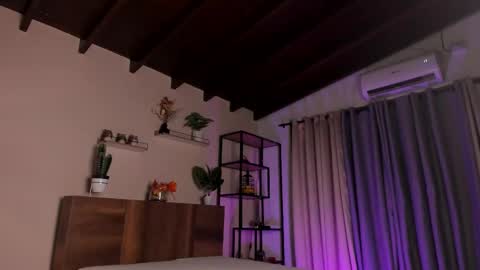 Snapshot of sexicanela99 chatting on 09-25-25, 12:42 ... Camila ... online show from 09-25-25, 12:42