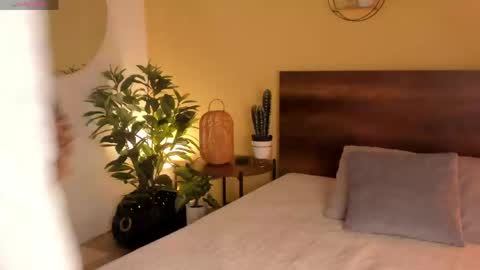 Snapshot of sexicanela99 chatting on 06-04-26, 01:17 ... Camila ... online show from 06-04-26, 01:17
