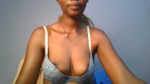 Snapshot of sexie_love chatting on 03-08-25, 12:33 Nancy online show from 03-08-25, 12:33