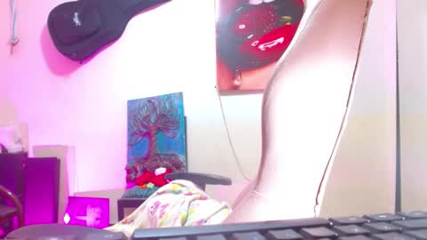 Snapshot of sexmilkdirty chatting on 03-09-25, 03:11 sexmilkdirty online show from 03-09-25, 03:11