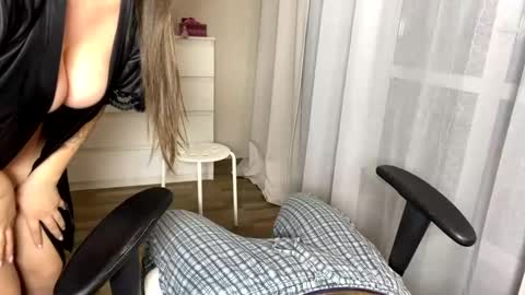 My name is Mia whats yours online show from 12-11-24, 03:37