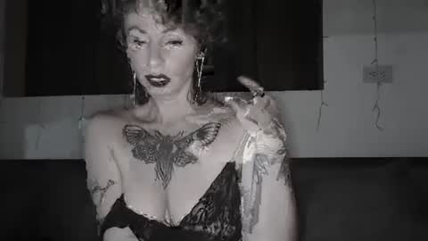 Snapshot of sexnchocolate chatting on 01-10-25, 07:57 Trixy Rose online show from 01-10-25, 07:57