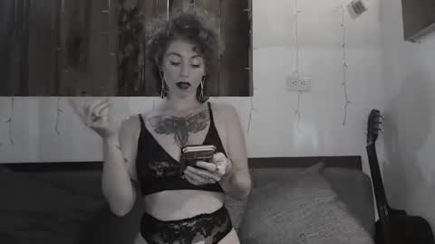 Snapshot of sexnchocolate chatting on 01-10-25, 02:13 Trixy Rose online show from 01-10-25, 02:13