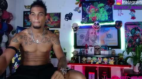 Snapshot of sexo_aharon chatting on 04-05-26, 03:15 Aharon ravelo online show from 04-05-26, 03:15
