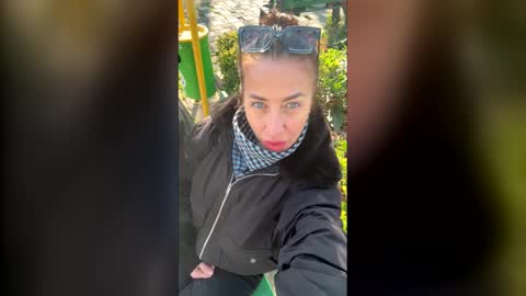 Snapshot of sextilyon chatting on 12-19-25, 10:11 sextilyon online show from 12-19-25, 10:11