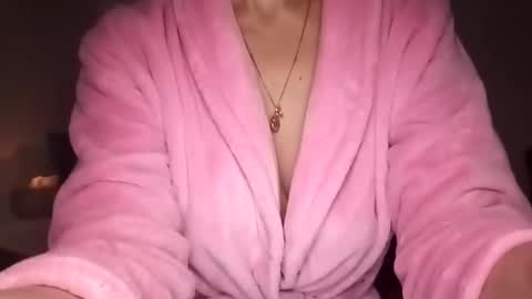 Snapshot of sexualangel chatting on 02-26-26, 07:18 Verona online show from 02-26-26, 07:18