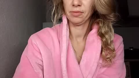 Snapshot of sexualangel chatting on 05-12-26, 03:03 Verona online show from 05-12-26, 03:03