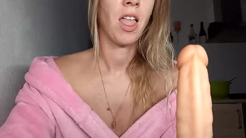 Snapshot of sexualangel chatting on 06-11-26, 02:22 Verona online show from 06-11-26, 02:22