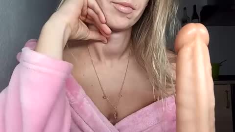 Snapshot of sexualangel chatting on 06-11-26, 02:53 Verona online show from 06-11-26, 02:53