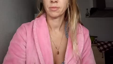 Snapshot of sexualangel chatting on 06-14-26, 02:57 Verona online show from 06-14-26, 02:57