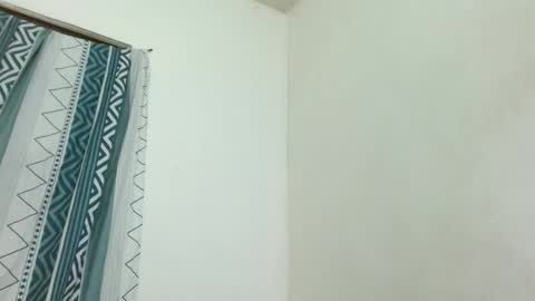 Snapshot of sexx_trip chatting on 01-08-25, 04:11 Axel online show from 01-08-25, 04:11